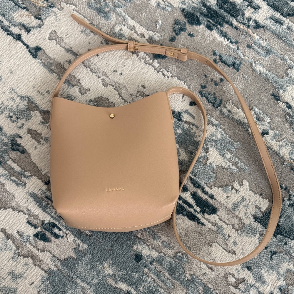 Samara Tan crossbody bucket bag!